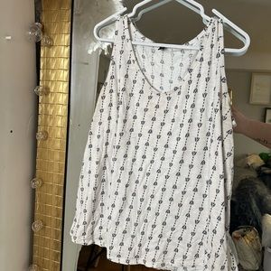 TORRID Tank White w/ Thin Dark Blue Stripe Pattern - Plus Size 20/22